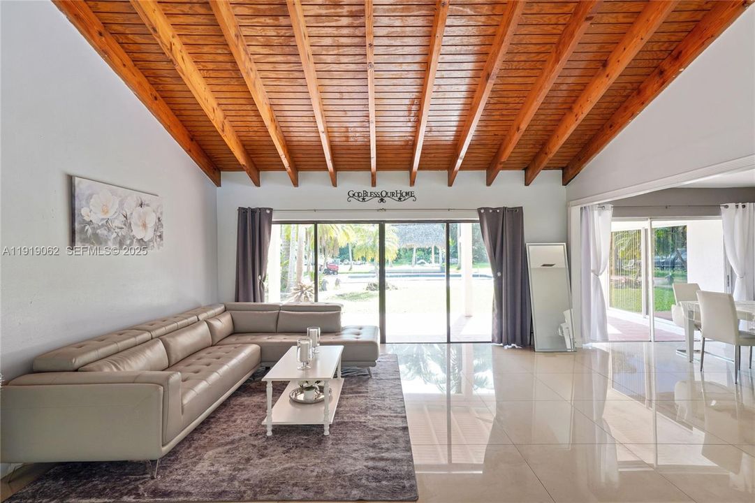 For Sale: $975,000 (4 beds, 2 baths, 2714 Square Feet)