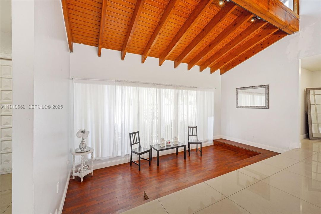 For Sale: $975,000 (4 beds, 2 baths, 2714 Square Feet)