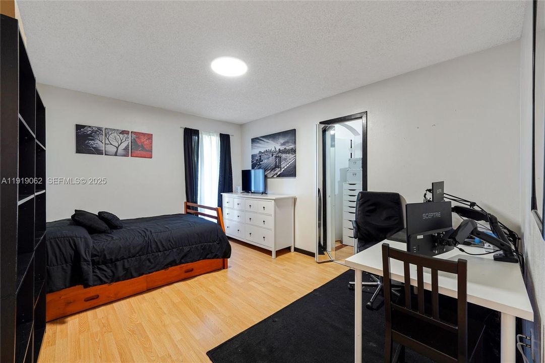 For Sale: $975,000 (4 beds, 2 baths, 2714 Square Feet)