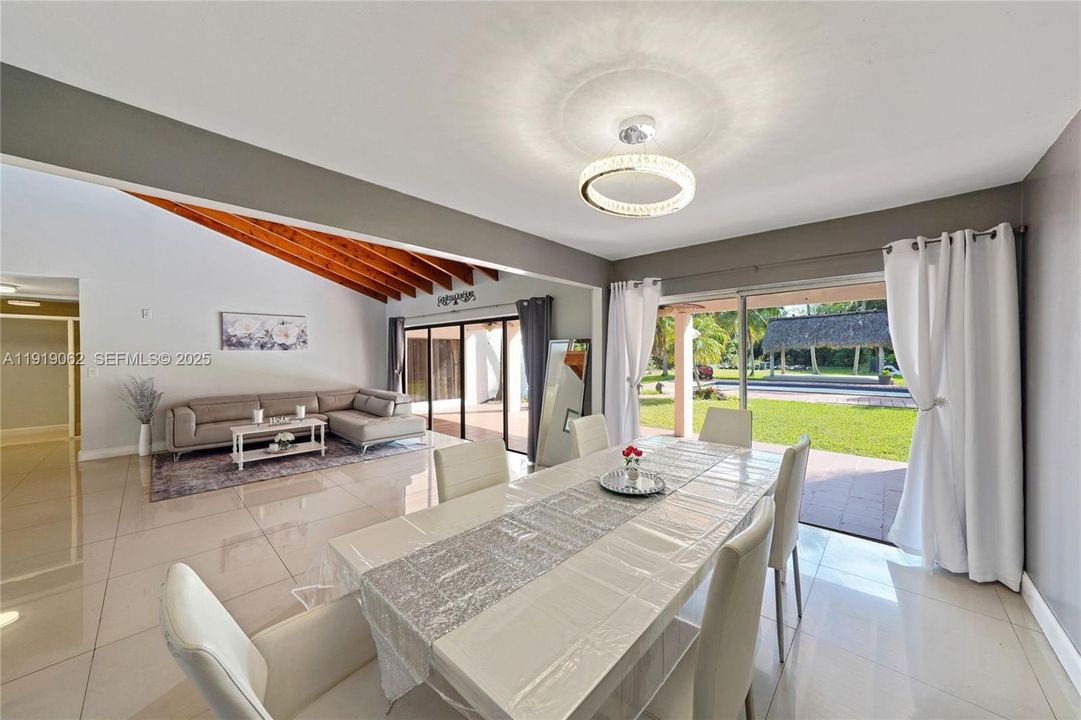 For Sale: $975,000 (4 beds, 2 baths, 2714 Square Feet)