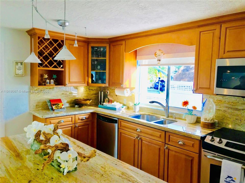 For Rent: $5,500 (3 beds, 2 baths, 1496 Square Feet)