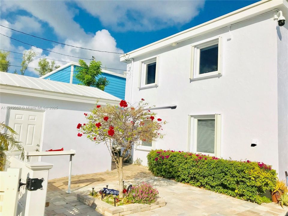 For Rent: $5,500 (3 beds, 2 baths, 1496 Square Feet)