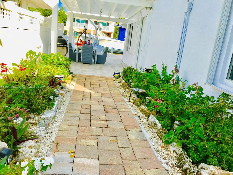 For Rent: $5,500 (3 beds, 2 baths, 1496 Square Feet)