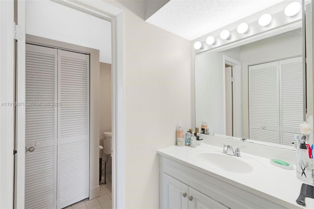 For Sale: $259,990 (2 beds, 2 baths, 1113 Square Feet)