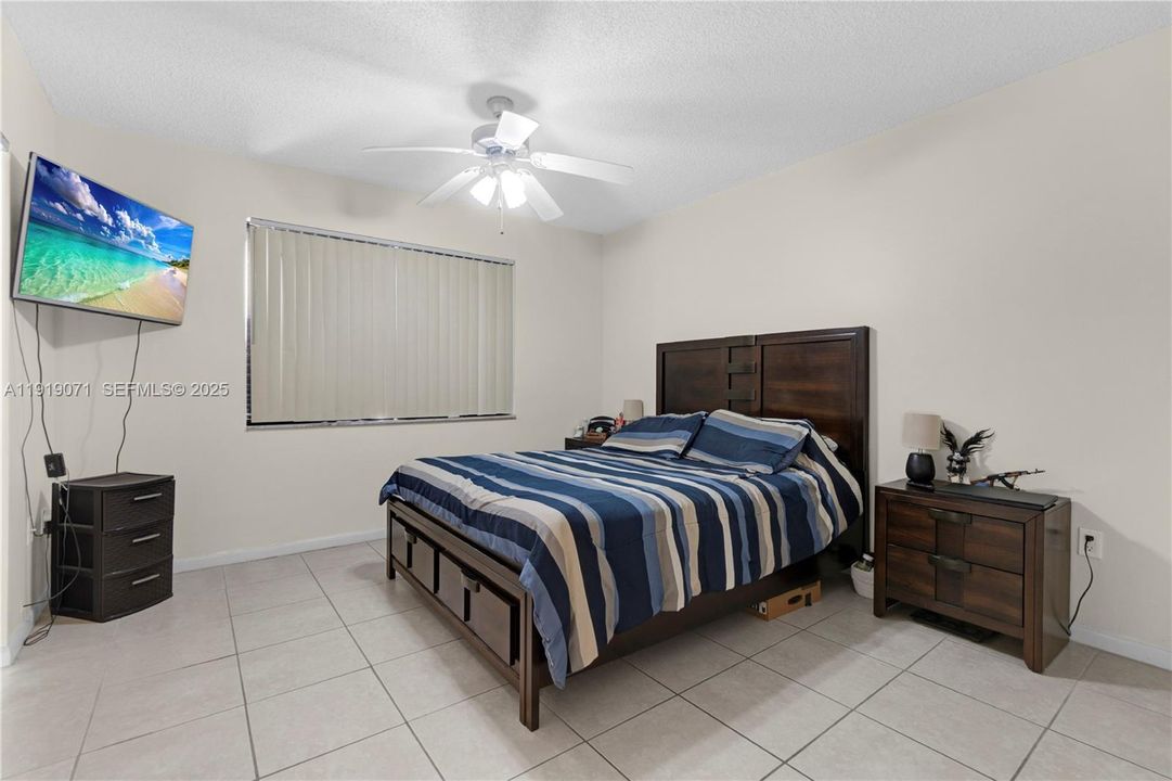 For Sale: $259,990 (2 beds, 2 baths, 1113 Square Feet)