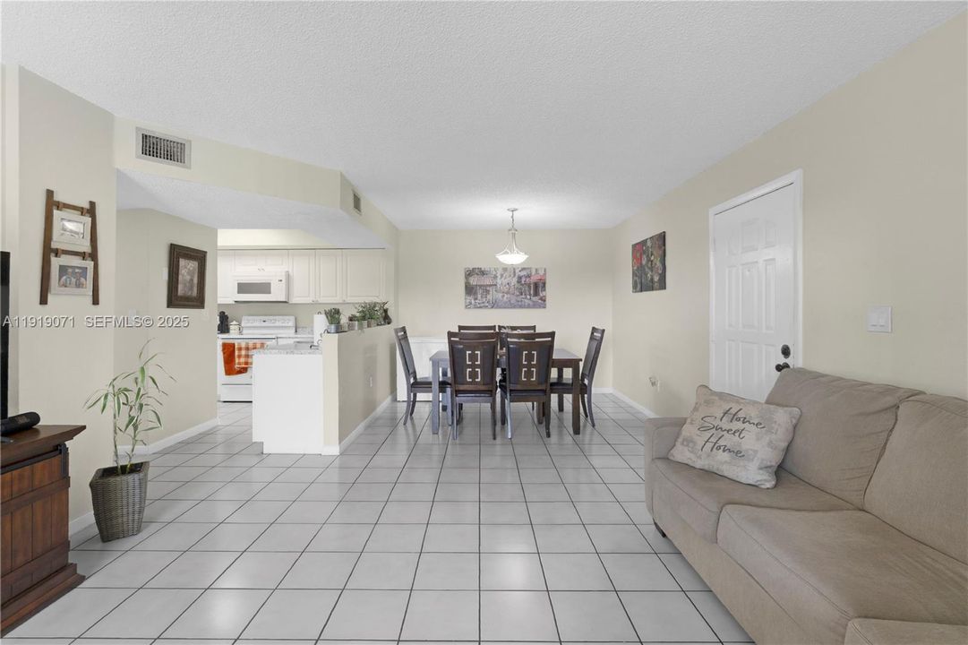 For Sale: $259,990 (2 beds, 2 baths, 1113 Square Feet)