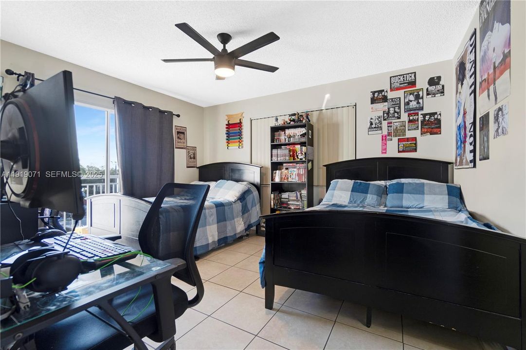 For Sale: $259,990 (2 beds, 2 baths, 1113 Square Feet)