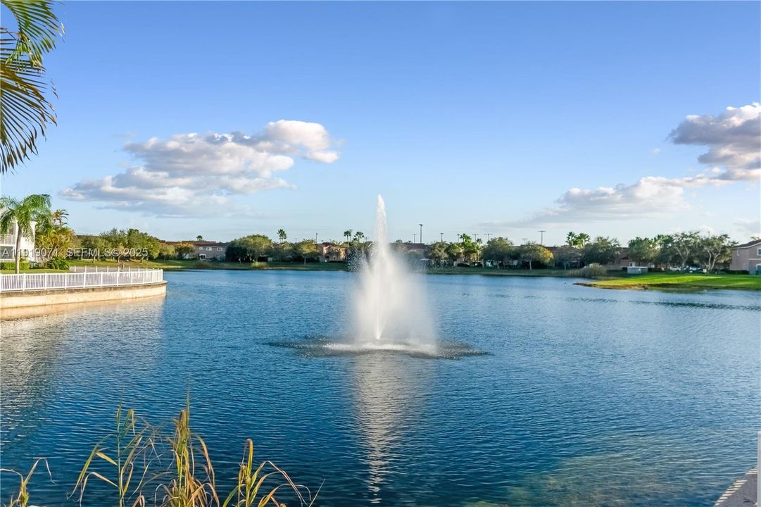 For Sale: $259,990 (2 beds, 2 baths, 1113 Square Feet)