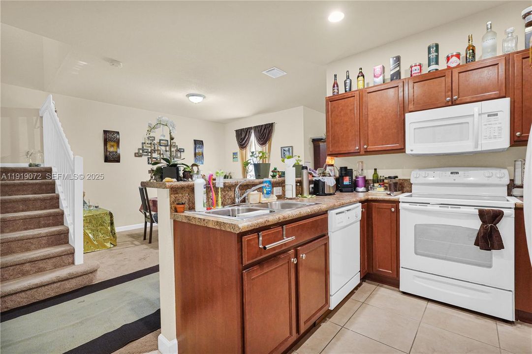 На продажу: $540,000 (4 спален, 2 ванн, 1876 Квадратных фут)