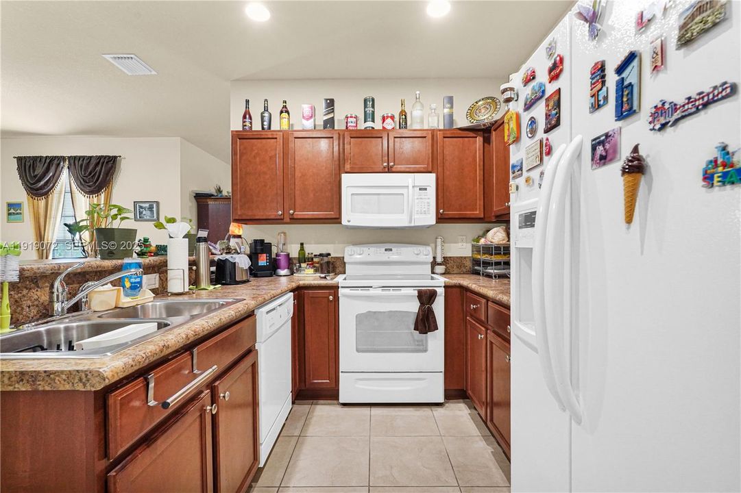 На продажу: $540,000 (4 спален, 2 ванн, 1876 Квадратных фут)