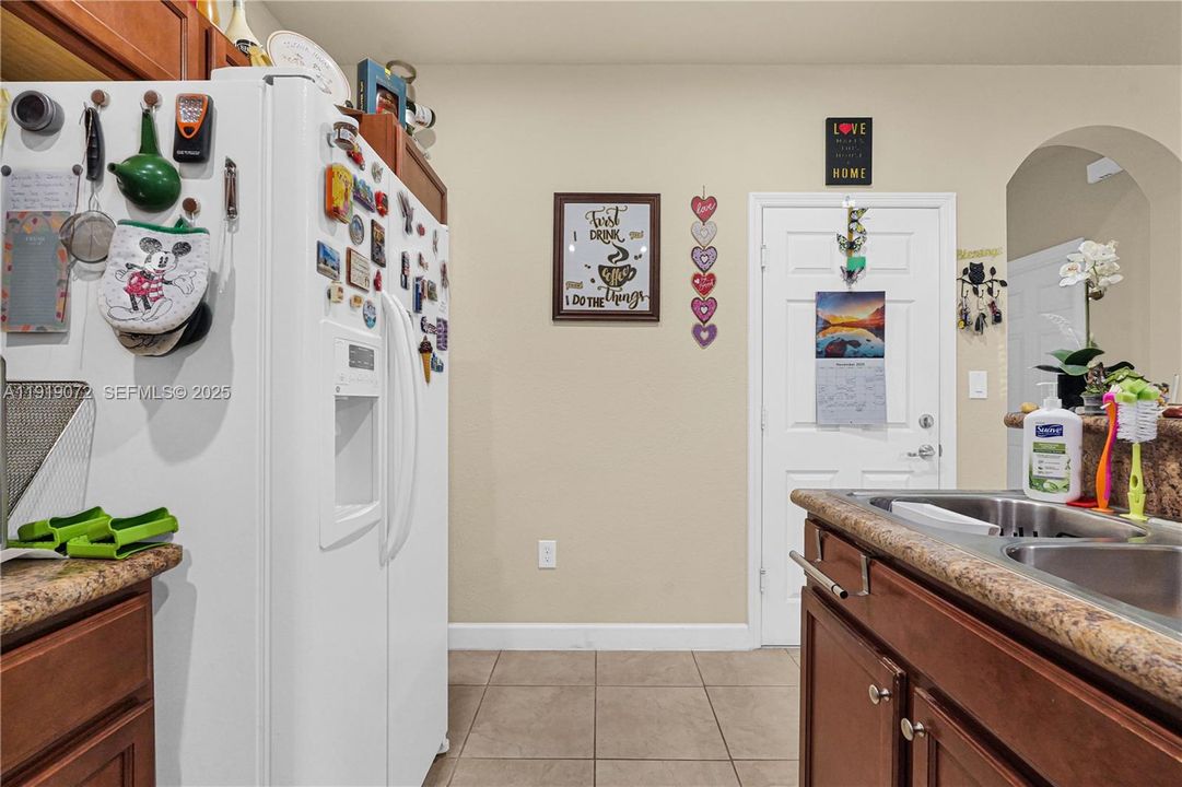 На продажу: $540,000 (4 спален, 2 ванн, 1876 Квадратных фут)