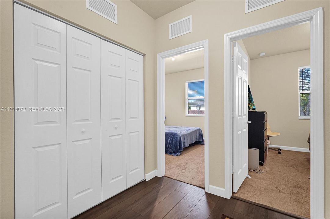 На продажу: $540,000 (4 спален, 2 ванн, 1876 Квадратных фут)