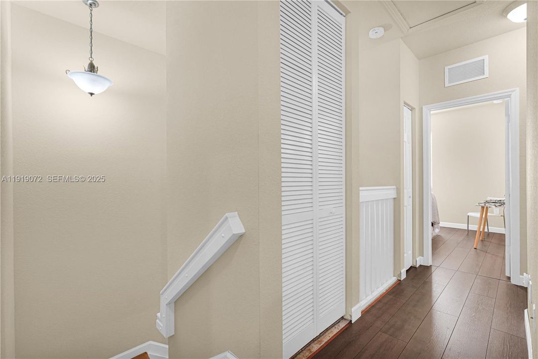 На продажу: $540,000 (4 спален, 2 ванн, 1876 Квадратных фут)