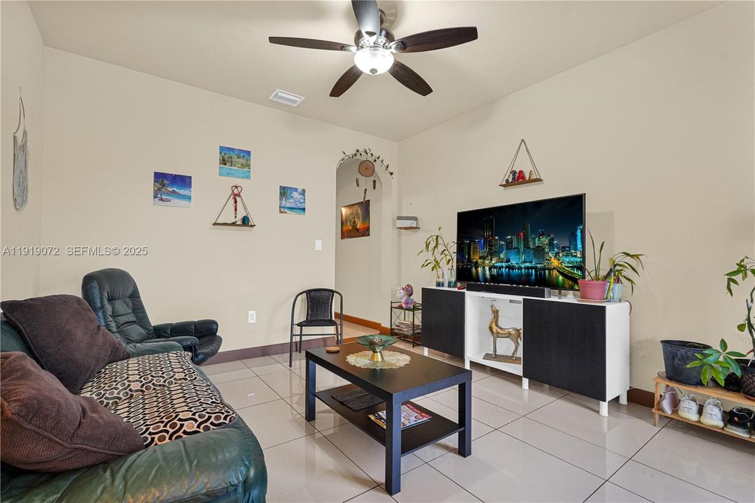 На продажу: $540,000 (4 спален, 2 ванн, 1876 Квадратных фут)