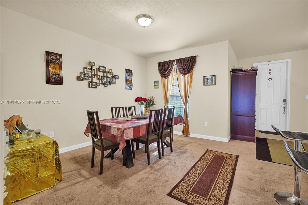 На продажу: $540,000 (4 спален, 2 ванн, 1876 Квадратных фут)