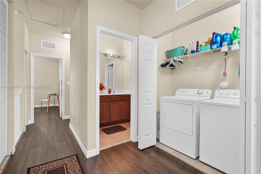 На продажу: $540,000 (4 спален, 2 ванн, 1876 Квадратных фут)