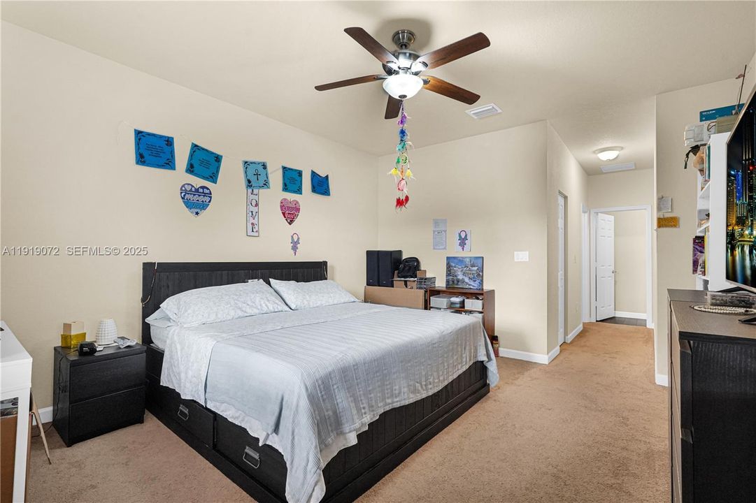 На продажу: $540,000 (4 спален, 2 ванн, 1876 Квадратных фут)