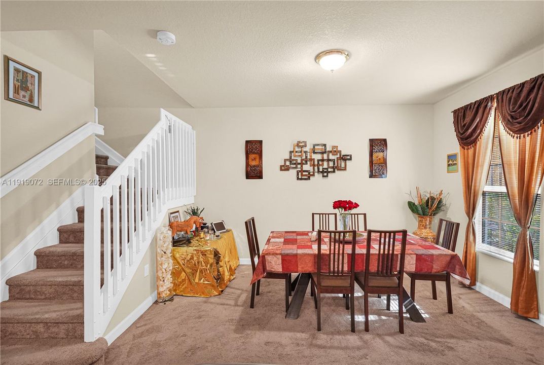 На продажу: $540,000 (4 спален, 2 ванн, 1876 Квадратных фут)