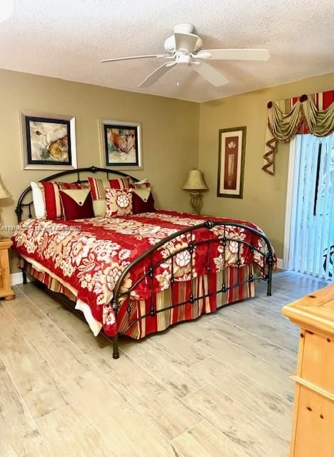 For Sale: $279,000 (2 beds, 2 baths, 1380 Square Feet)