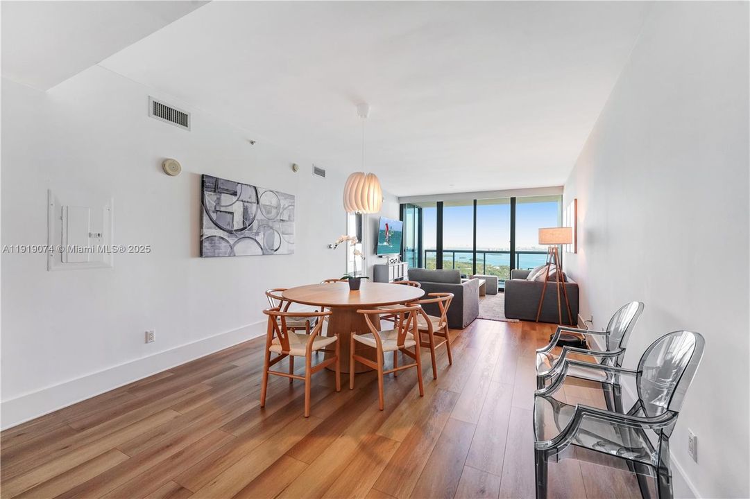 Recently Rented: $4,100 (2 beds, 2 baths, 1174 Square Feet)