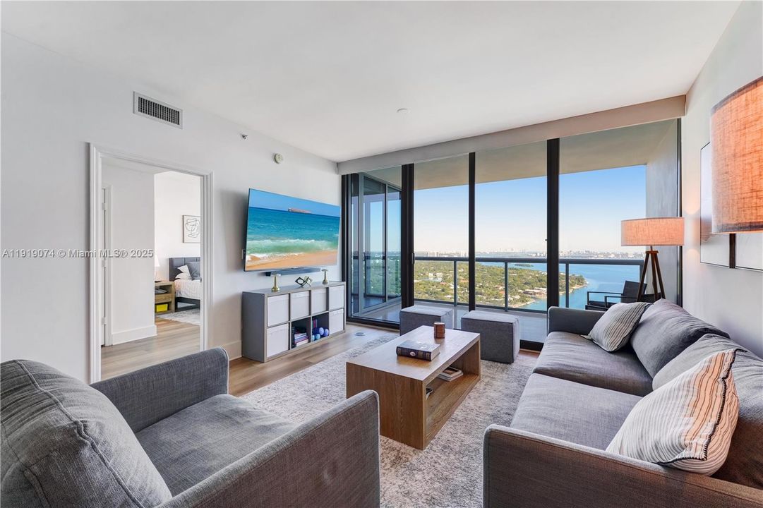 Recently Rented: $4,100 (2 beds, 2 baths, 1174 Square Feet)