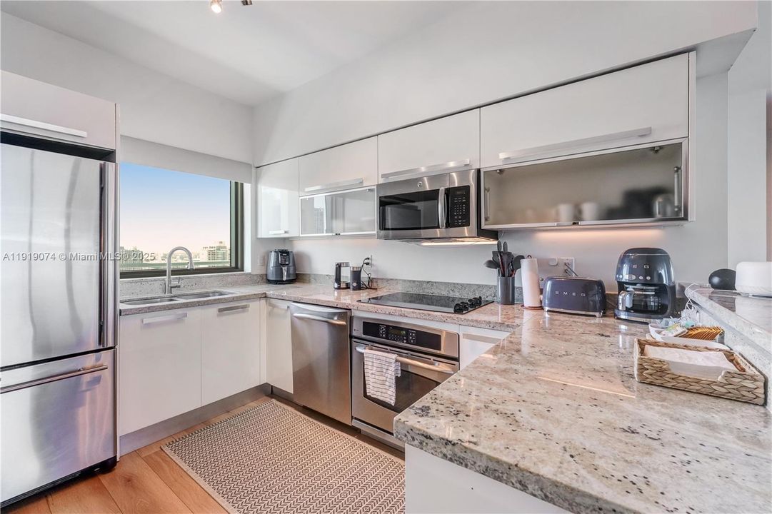 Recently Rented: $4,100 (2 beds, 2 baths, 1174 Square Feet)