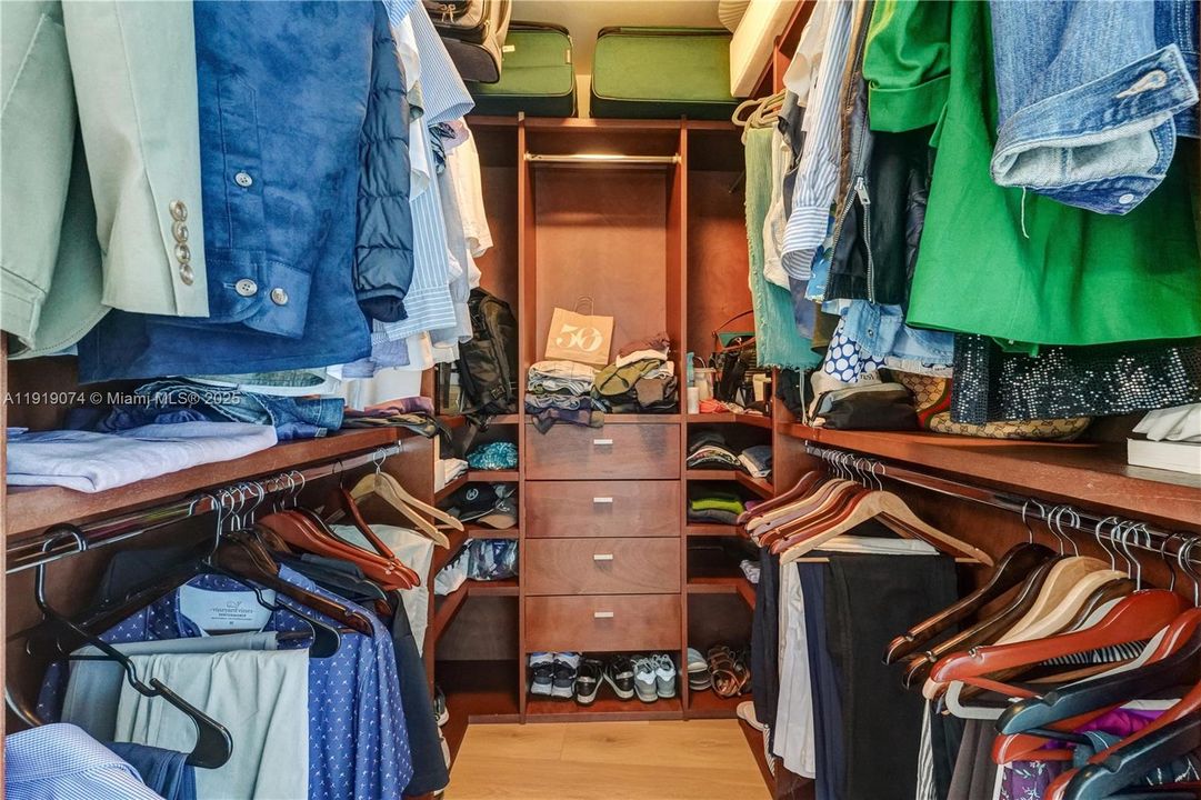 Recently Rented: $4,100 (2 beds, 2 baths, 1174 Square Feet)