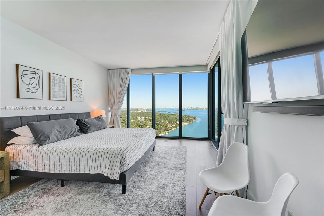 Recently Rented: $4,100 (2 beds, 2 baths, 1174 Square Feet)