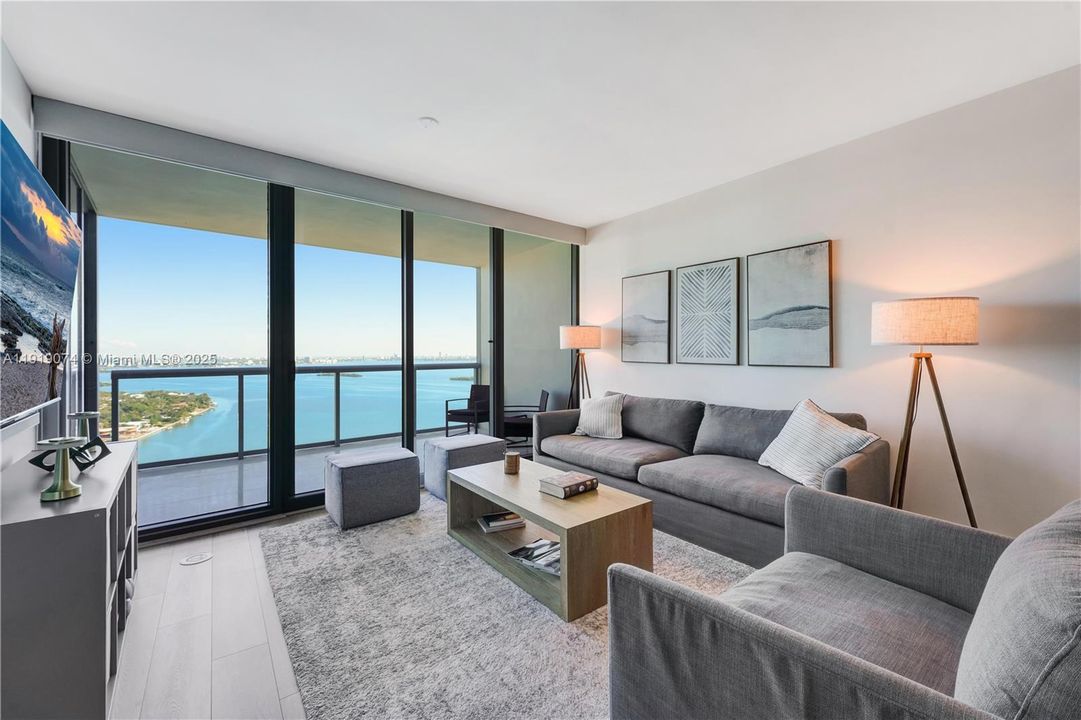 Recently Rented: $4,100 (2 beds, 2 baths, 1174 Square Feet)