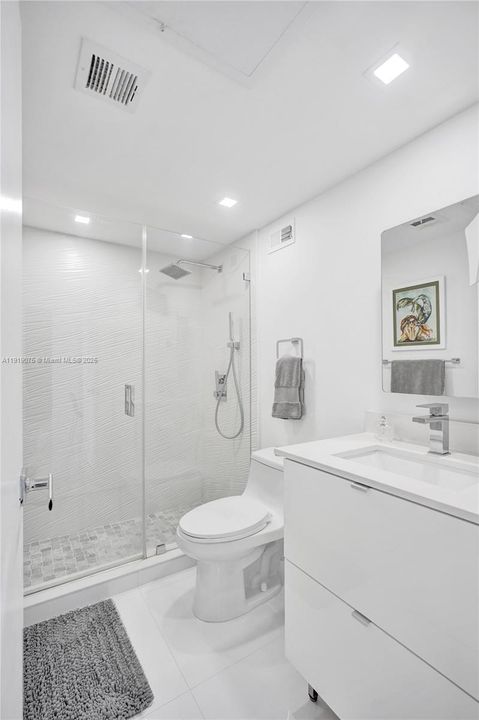 For Rent: $3,500 (1 beds, 1 baths, 745 Square Feet)