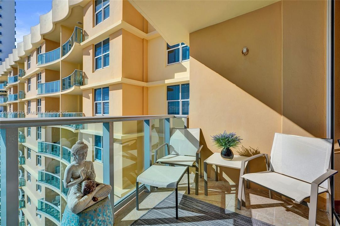 For Rent: $3,500 (1 beds, 1 baths, 745 Square Feet)