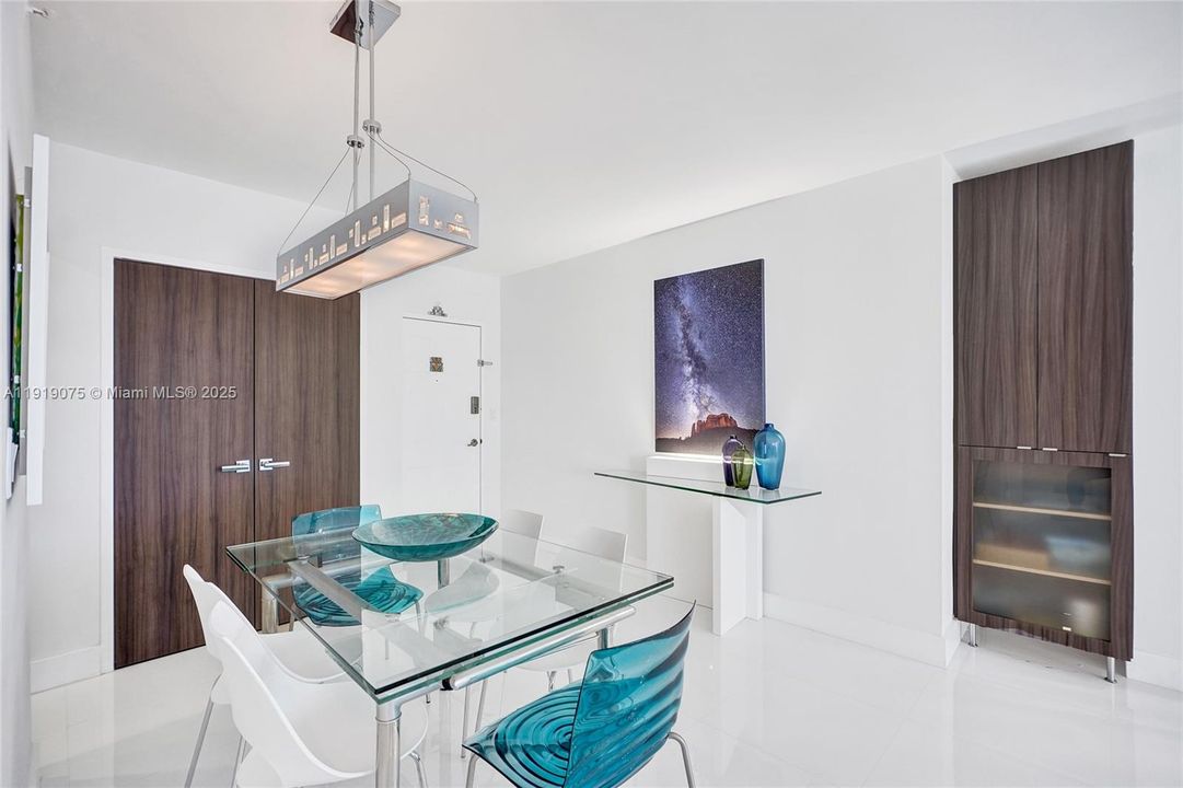 For Rent: $3,500 (1 beds, 1 baths, 745 Square Feet)