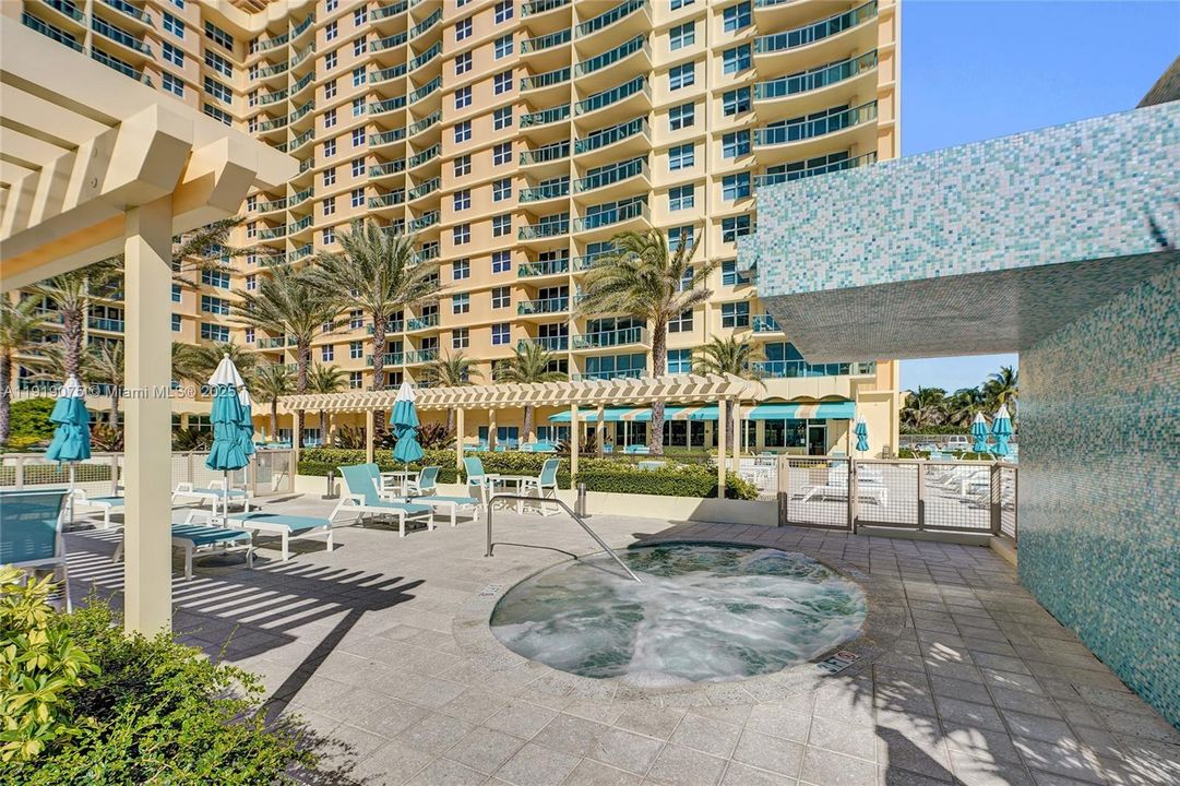 For Rent: $3,500 (1 beds, 1 baths, 745 Square Feet)