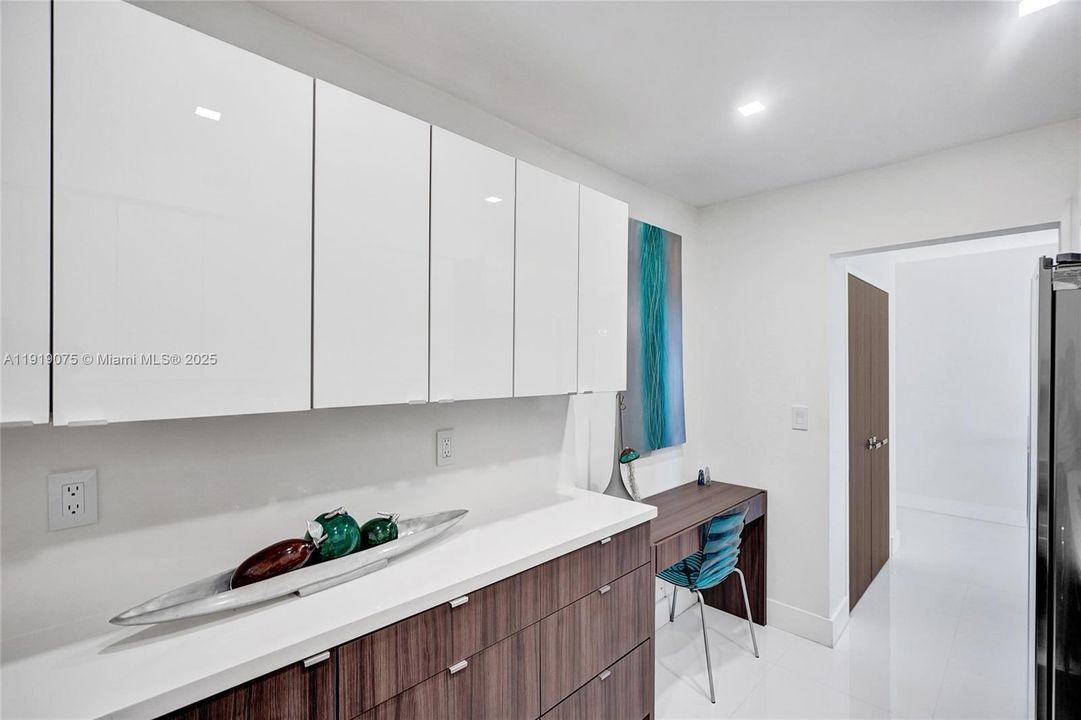 For Rent: $3,500 (1 beds, 1 baths, 745 Square Feet)