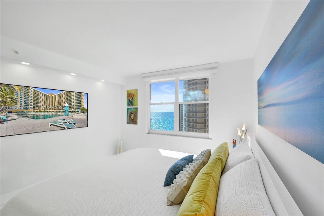 For Rent: $3,500 (1 beds, 1 baths, 745 Square Feet)