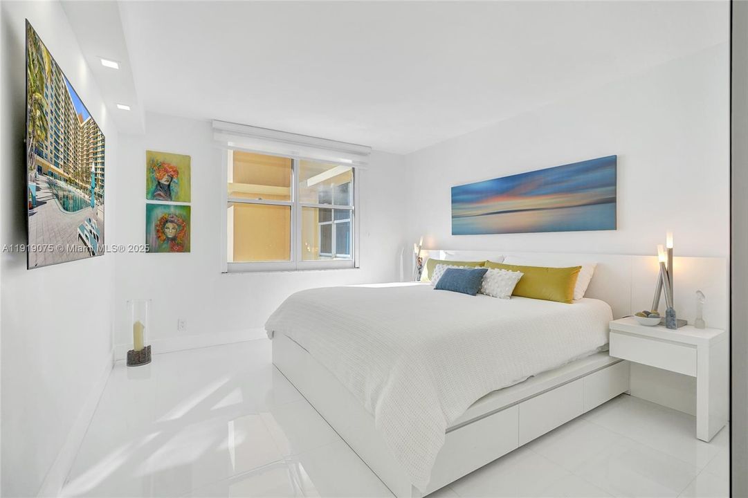 For Rent: $3,500 (1 beds, 1 baths, 745 Square Feet)