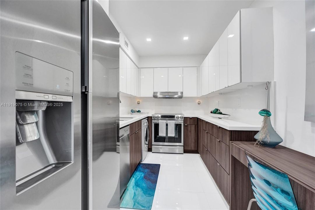 For Rent: $3,500 (1 beds, 1 baths, 745 Square Feet)