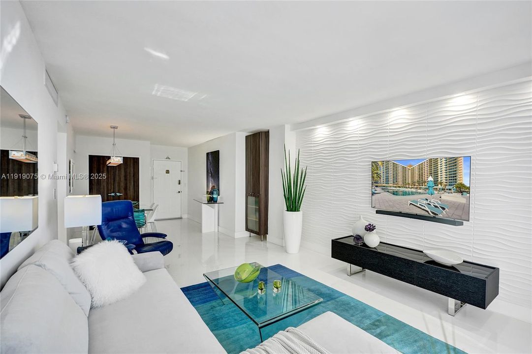 For Rent: $3,500 (1 beds, 1 baths, 745 Square Feet)