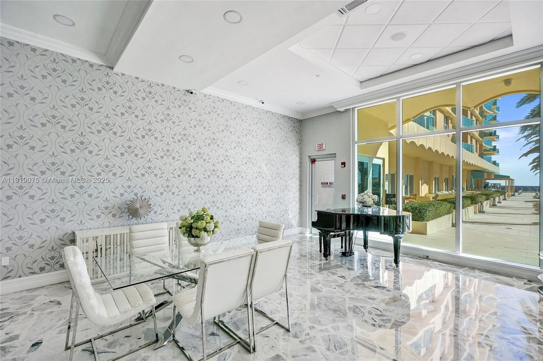 For Rent: $3,500 (1 beds, 1 baths, 745 Square Feet)