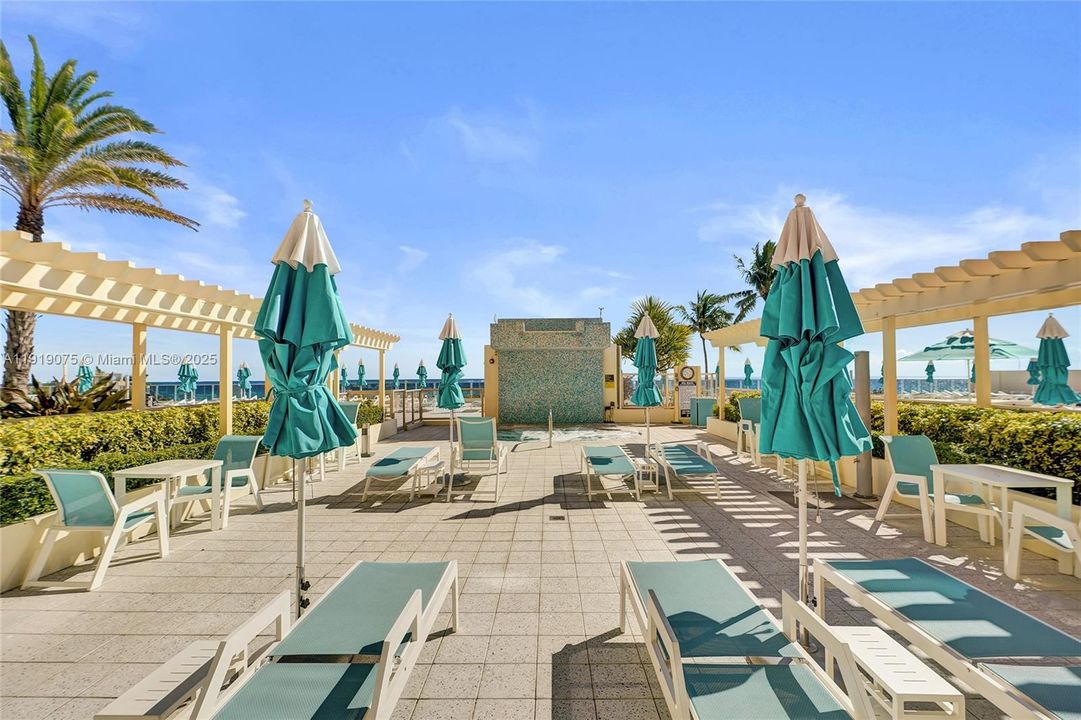 For Rent: $3,500 (1 beds, 1 baths, 745 Square Feet)