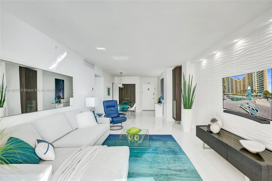 For Rent: $3,500 (1 beds, 1 baths, 745 Square Feet)