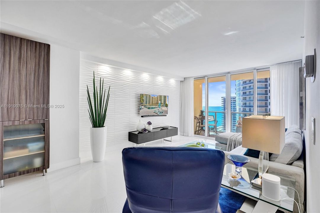 For Rent: $3,500 (1 beds, 1 baths, 745 Square Feet)