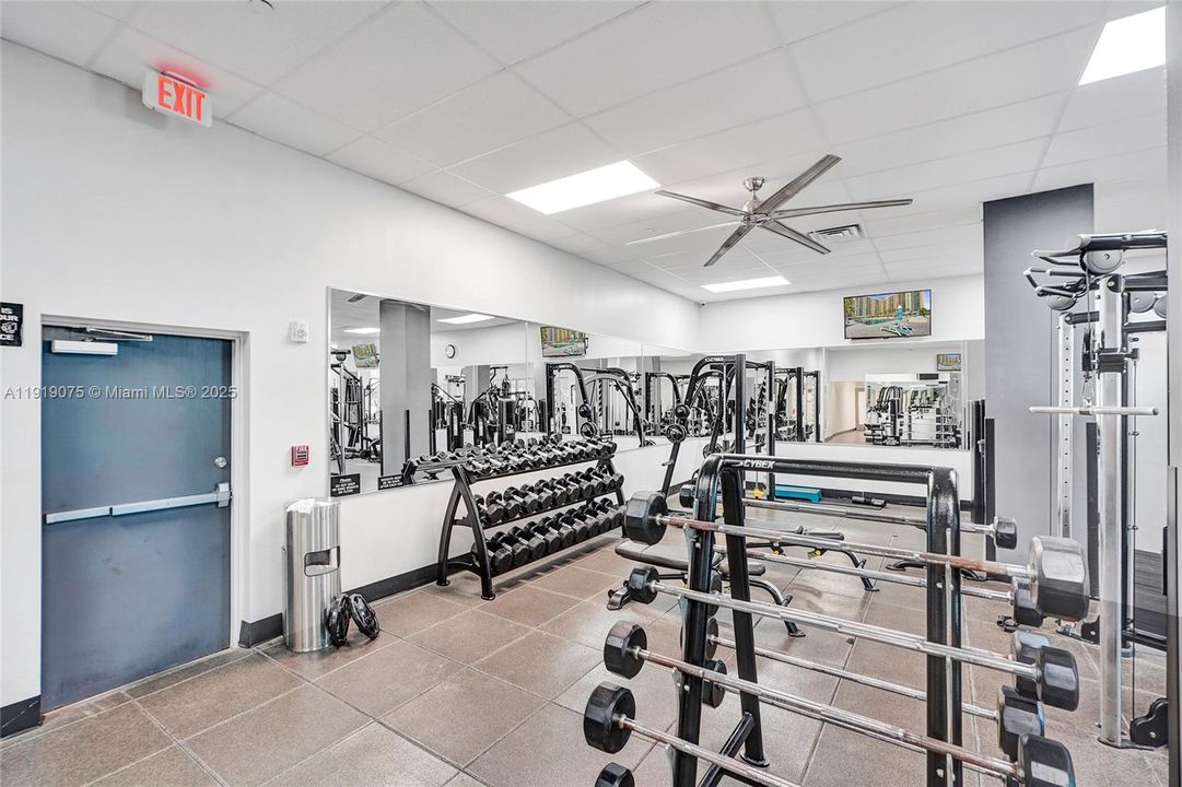 For Rent: $3,500 (1 beds, 1 baths, 745 Square Feet)