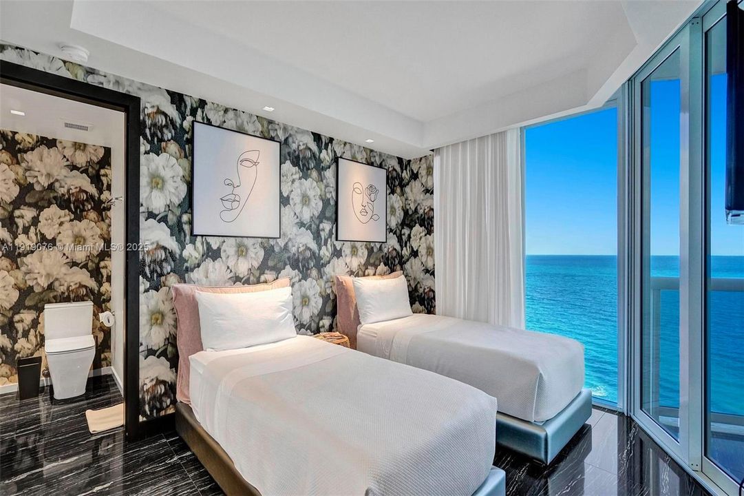 For Sale: $2,899,000 (3 beds, 3 baths, 1840 Square Feet)