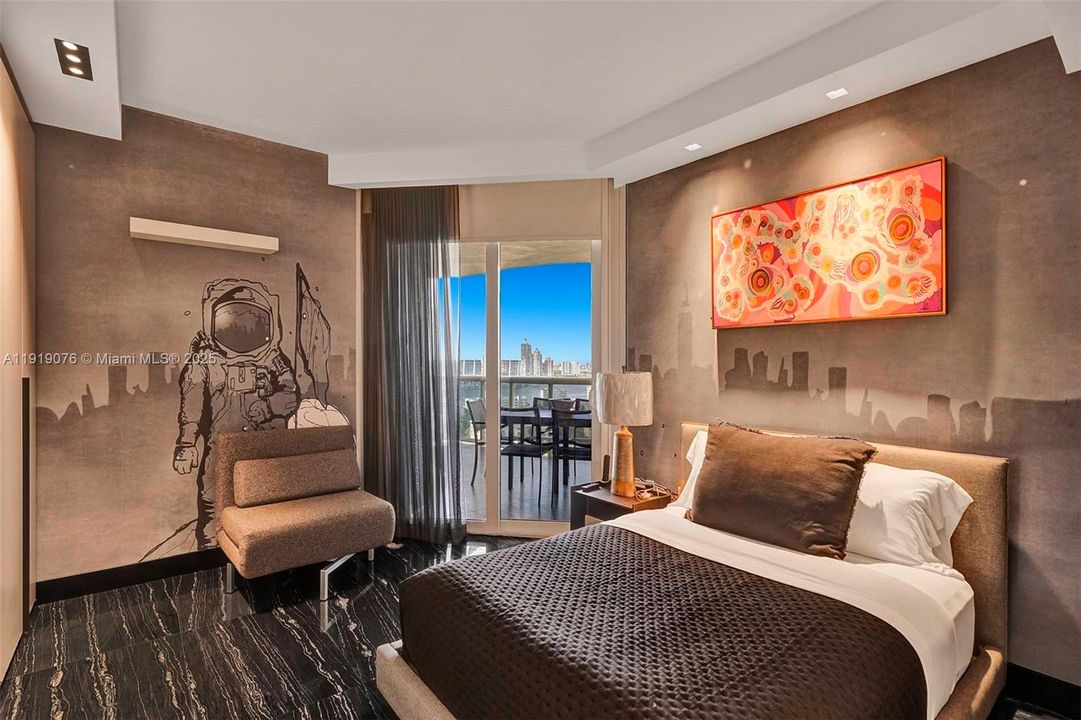 For Sale: $2,899,000 (3 beds, 3 baths, 1840 Square Feet)