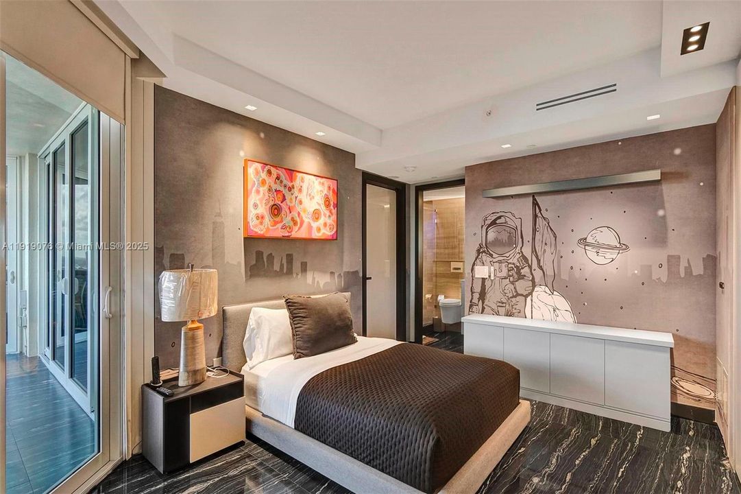 For Sale: $2,899,000 (3 beds, 3 baths, 1840 Square Feet)