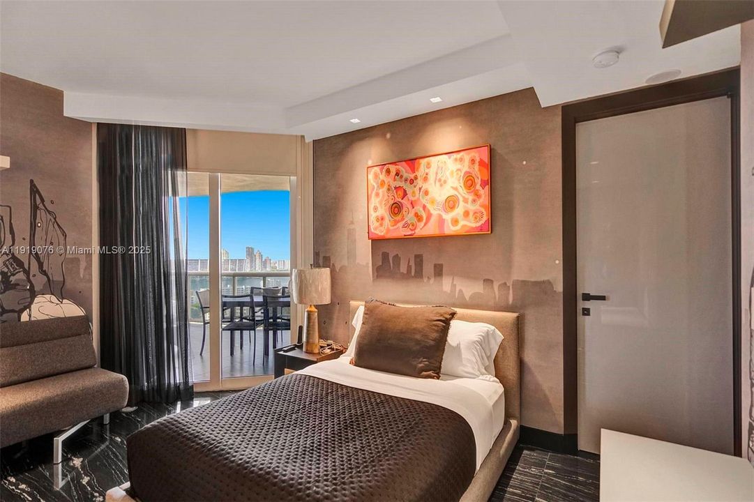 For Sale: $2,899,000 (3 beds, 3 baths, 1840 Square Feet)