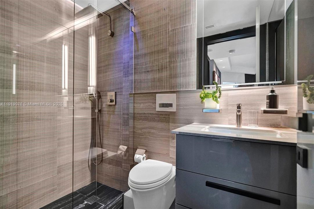 For Sale: $2,899,000 (3 beds, 3 baths, 1840 Square Feet)