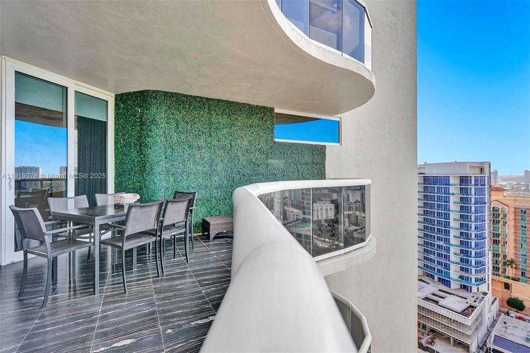 For Sale: $2,899,000 (3 beds, 3 baths, 1840 Square Feet)