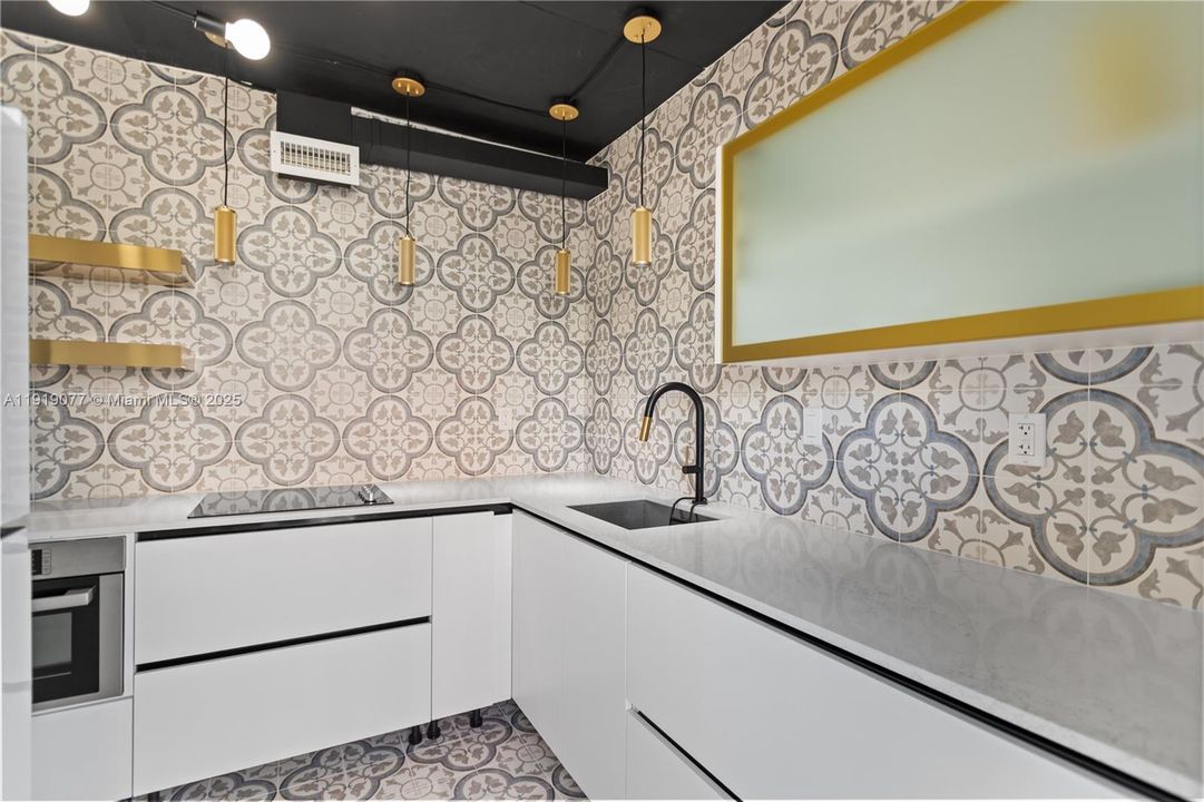 На продажу: $239,900 (1 спален, 1 ванн, 737 Квадратных фут)